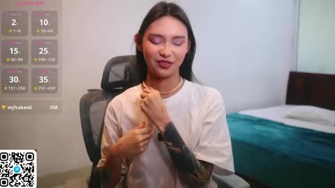 Snapshot of amy_peachy chatting on 05-23-26, 03:45 Amy online show from 05-23-26, 03:45