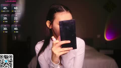 Snapshot of amy_peachy chatting on 07-19-26, 04:49 Amy online show from 07-19-26, 04:49