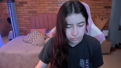 Snapshot of amy_sophiaa chatting on 05-22-26, 11:27 Amy sophia 3 online show from 05-22-26, 11:27