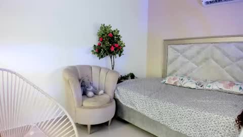 Amely online show from 10-23-25, 04:17