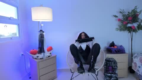 Amely online show from 10-31-25, 02:29