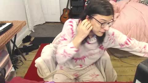 Snapshot of amyattack chatting on 01-22-25, 10:40 Trashely Gimpson online show from 01-22-25, 10:40