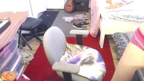 Snapshot of amyattack chatting on 02-17-25, 09:19 Trashely Gimpson online show from 02-17-25, 09:19
