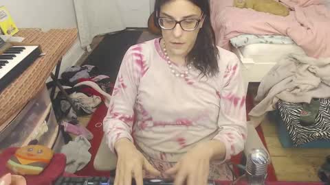 Snapshot of amyattack chatting on 03-04-25, 10:46 Trashely Gimpson online show from 03-04-25, 10:46