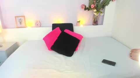 Snapshot of amybarton chatting on 12-09-24, 04:05 My name is AMY... Nice to meet you thumb up me please its important online show from 12-09-24, 04:05