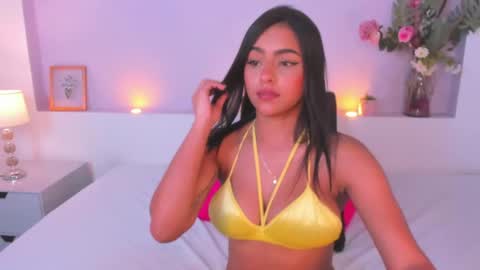 Snapshot of amybarton chatting on 12-17-24, 07:26 My name is AMY... Nice to meet you thumb up me please its important online show from 12-17-24, 07:26