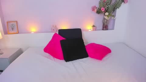 Snapshot of amybarton chatting on 12-19-24, 07:18 My name is AMY... Nice to meet you thumb up me please its important online show from 12-19-24, 07:18