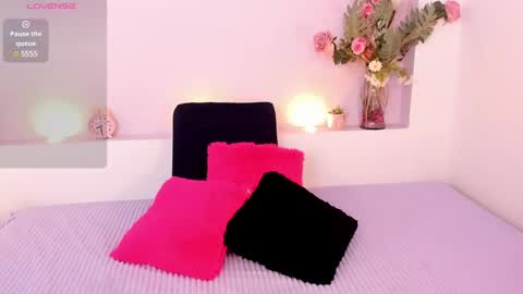 Snapshot of amybarton chatting on 12-27-24, 03:59 My name is AMY... Nice to meet you thumb up me please its important online show from 12-27-24, 03:59