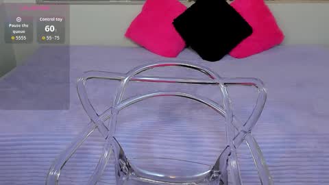 Snapshot of amybarton chatting on 09-09-25, 03:55 My name is AMY... Nice to meet you thumb up me please its important online show from 09-09-25, 03:55