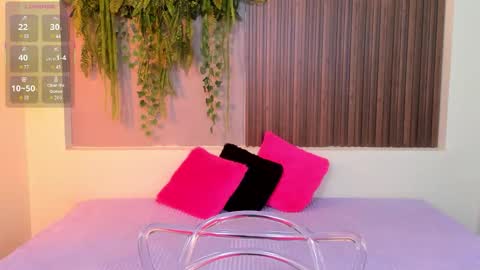 Snapshot of amybarton chatting on 09-17-25, 04:08 My name is AMY... Nice to meet you thumb up me please its important online show from 09-17-25, 04:08