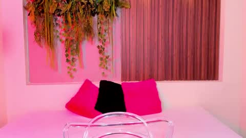 Snapshot of amybarton chatting on 10-23-25, 06:06 My name is AMY... Nice to meet you thumb up me please its important online show from 10-23-25, 06:06