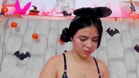 Amy Cortes online show from 10-31-25, 07:26