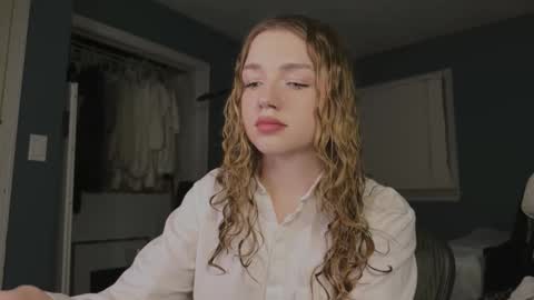 Snapshot of amyjj chatting on 11-09-25, 05:39 Amy online show from 11-09-25, 05:39