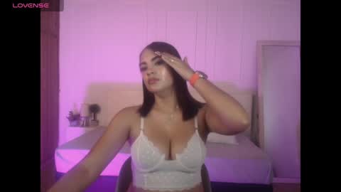 Snapshot of amyjohnsonn chatting on 04-25-26, 05:43 amyjohnsonn online show from 04-25-26, 05:43
