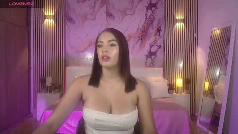 Snapshot of amyjohnsonn chatting on 05-03-26, 04:18 amyjohnsonn online show from 05-03-26, 04:18