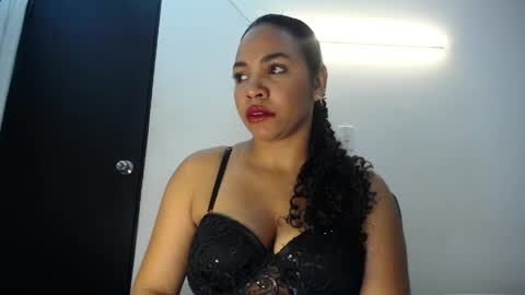 Snapshot of amymartiin chatting on 05-30-26, 04:15 amy online show from 05-30-26, 04:15