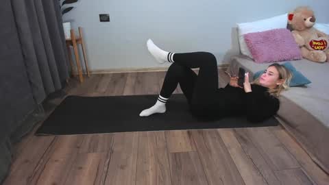 Snapshot of amymilson chatting on 12-04-24, 06:28 amymilson online show from 12-04-24, 06:28