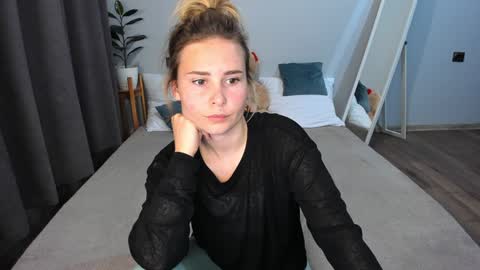 Snapshot of amymilson chatting on 12-07-24, 06:26 amymilson online show from 12-07-24, 06:26