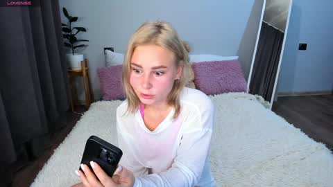 Snapshot of amymilson chatting on 12-20-24, 06:56 amymilson online show from 12-20-24, 06:56