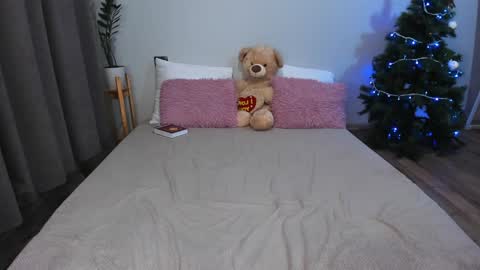 Snapshot of amymilson chatting on 01-10-25, 06:49 amymilson online show from 01-10-25, 06:49