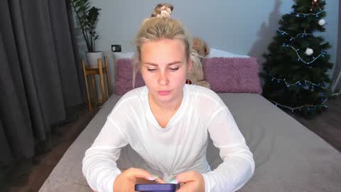 Snapshot of amymilson chatting on 01-15-25, 06:29 amymilson online show from 01-15-25, 06:29