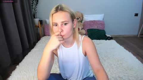 Snapshot of amymilson chatting on 02-15-25, 03:28 amymilson online show from 02-15-25, 03:28