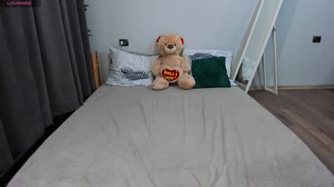 Snapshot of amymilson chatting on 02-27-25, 07:04 amymilson online show from 02-27-25, 07:04