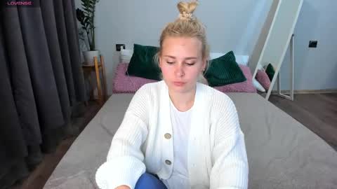 Snapshot of amymilson chatting on 03-03-25, 07:39 amymilson online show from 03-03-25, 07:39