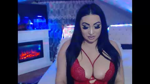 Snapshot of amyrarosera chatting on 02-14-25, 10:25 Alimoonyia online show from 02-14-25, 10:25