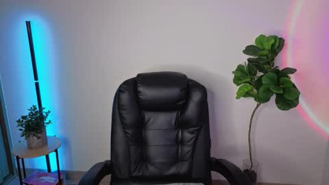 Aleja  online show from 10-19-25, 06:14