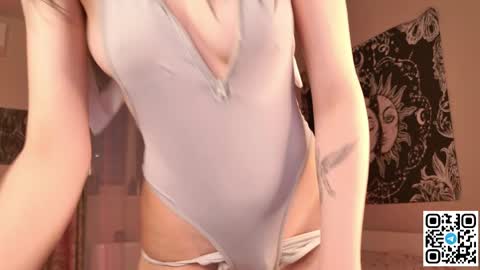 Snapshot of amyskymoon chatting on 05-28-26, 05:21 amyskymoon online show from 05-28-26, 05:21