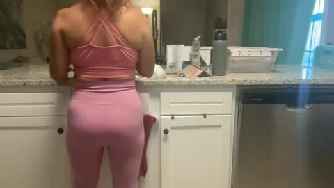 Snapshot of amysmilez chatting on 09-18-25, 03:03 Amy Smilez online show from 09-18-25, 03:03