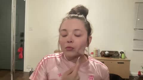 Amy Thrill online show from 09-09-25, 05:18