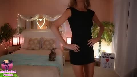 Snapshot of amyvalentine chatting on 05-15-26, 06:20 AmyValentine online show from 05-15-26, 06:20