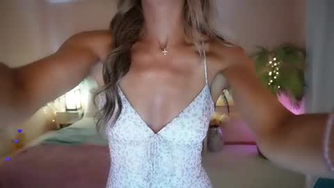 Snapshot of amyvalentine chatting on 07-15-26, 06:18 AmyValentine online show from 07-15-26, 06:18