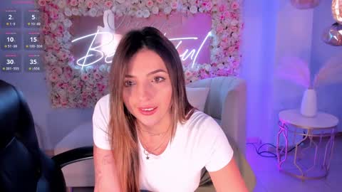 Snapshot of amywoods chatting on 01-11-25, 05:10 online show from 01-11-25, 05:10