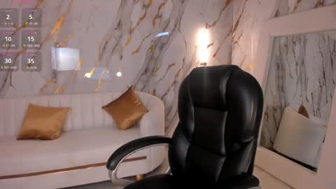 Snapshot of amywoods chatting on 01-28-25, 07:00 online show from 01-28-25, 07:00