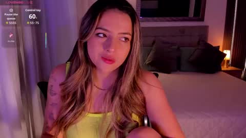 Snapshot of amywoods chatting on 10-25-25, 02:02 online show from 10-25-25, 02:02