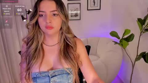 Snapshot of amywoods chatting on 11-27-25, 02:30 online show from 11-27-25, 02:30