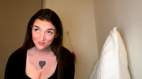 Snapshot of amyyyoxxo chatting on 03-07-25, 08:11 Amyyyoxxo online show from 03-07-25, 08:11