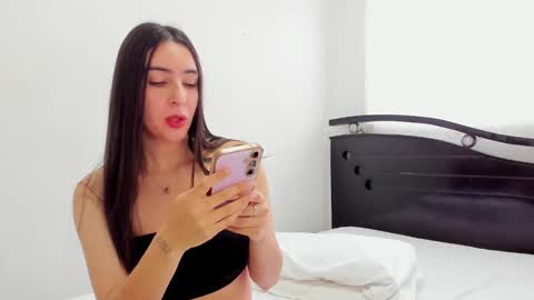 Snapshot of ana_castilo chatting on 01-03-25, 11:35 Ana IG an castillo 1 online show from 01-03-25, 11:35