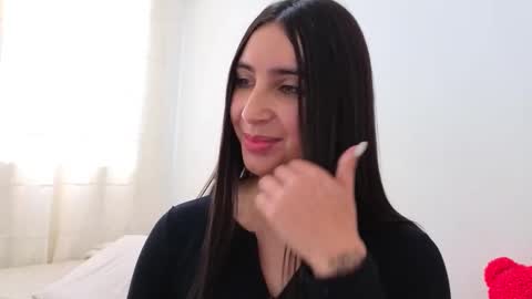 Snapshot of ana_castilo chatting on 10-20-25, 01:44 Ana IG an castillo 1 online show from 10-20-25, 01:44