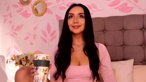 Snapshot of ana_riveros chatting on 06-08-26, 03:45 online show from 06-08-26, 03:45