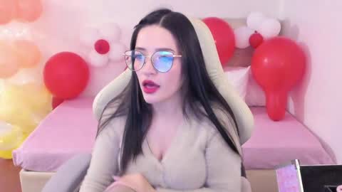 Im anna but you can call me as you want online show from 04-01-26, 12:00