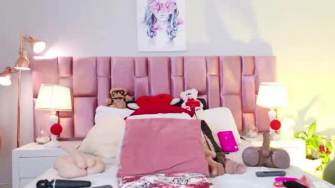 Snapshot of anaa_bellaa chatting on 05-19-26, 12:11 anaa_bellaa online show from 05-19-26, 12:11