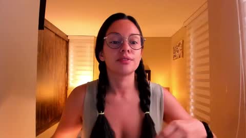 Snapshot of anabel_25 chatting on 01-19-25, 12:06 Anabel online show from 01-19-25, 12:06