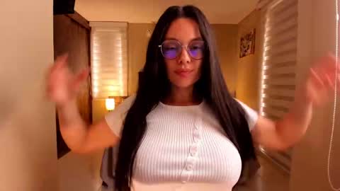 Snapshot of anabel_25 chatting on 09-24-25, 03:37 Anabel online show from 09-24-25, 03:37