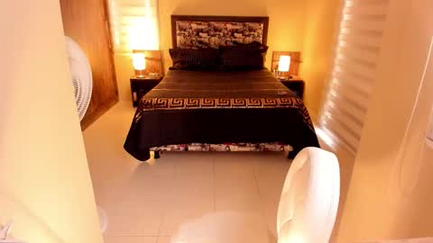 Snapshot of anabel_25 chatting on 10-27-25, 04:00 Anabel online show from 10-27-25, 04:00