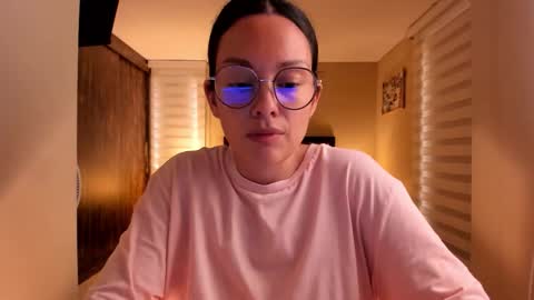 Snapshot of anabel_25 chatting on 12-13-25, 08:04 Anabel online show from 12-13-25, 08:04