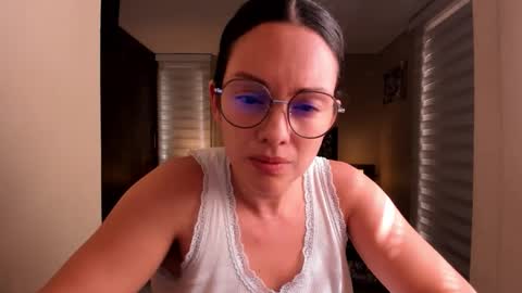 Snapshot of anabel_25 chatting on 12-16-25, 04:01 Anabel online show from 12-16-25, 04:01